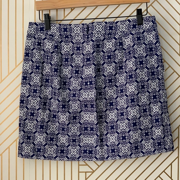 J. Crew printed basket weave mini skirt blue & white
Size 8 - Picture 8 of 11